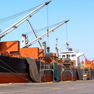 7000 tonna lopott ukrán gabonával tartóztattak fel a török hatóságok egy orosz hajót