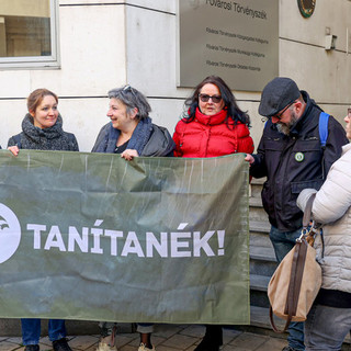 Novemberre tolódott a kirúgott tanárok pere