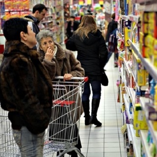 Nagyot zuhant a boltok forgalma Magyarországon - itt vannak a számok