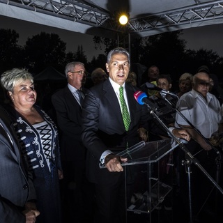 Tudatosan mutatja magát a kormány a Horthy-korszak örökösének