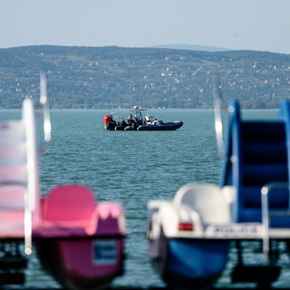 ORFK: a Balatonba zuhant egy rendőrségi helikopter