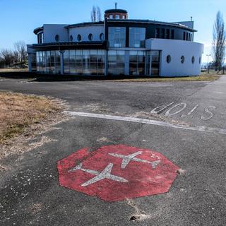 Kiderült, ki vette meg a taszári repülőteret