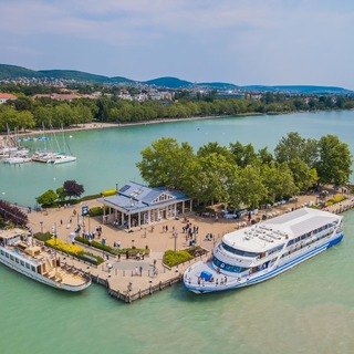 A Balatonra hívja hajózni a magyarokat a kormányszóvivő