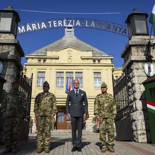 Mária Terézia nevét veszi fel az egykori Petőfi laktanya