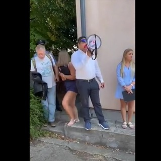 A végrehajtók elárverezték a soroksári gimnázium épületét