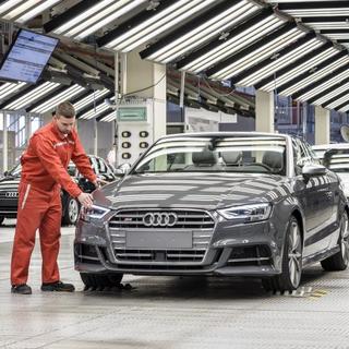 Hiába szárnyal a járműgyártás, tovább gyengélkedik a magyar ipar