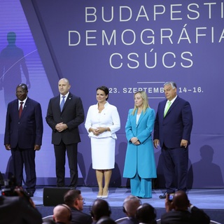 Orbán fényezéséről szólnak a Demográfia csúcshoz hasonló rendezvények