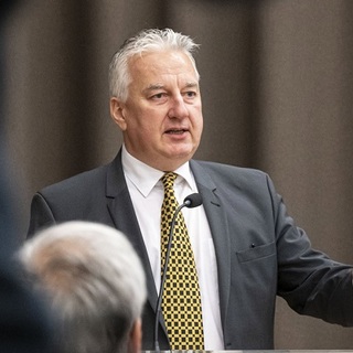 Semjén Zsolt tíz perc alatt megírja a törvénymódosítót