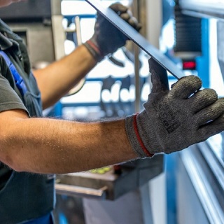 Képesítés nélküli munkaerővel a munkaerőhiány ellen