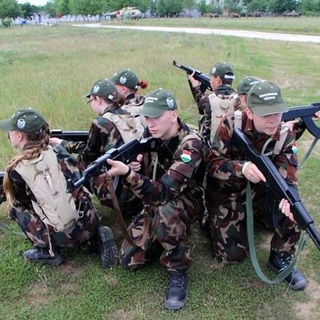 Filléres honvédségi táborokkal csábították a gyerekeket nyáron 