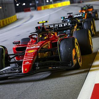 Szingapúri Nagydíj – Sainz rajt-cél győzelem