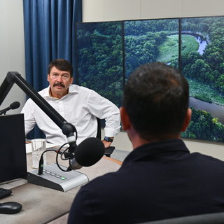 Áder János aggódik: magunk alatt vágjuk a fát