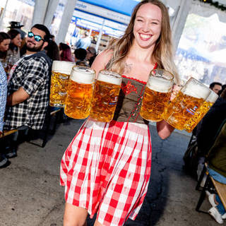 Lóversenynek indult, sörünnep lett belőle