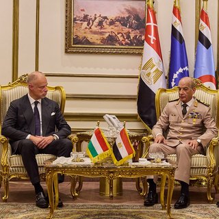 Honvédelmi miniszter: Egyiptom megkerülhetetlen szövetségese Magyarországnak