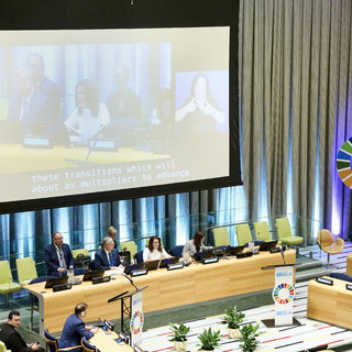 Novák Katalin: magyar apák és fiúk is adják életüket a lövészárokban