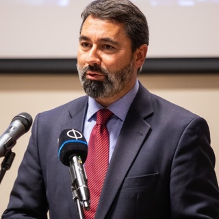 Hidvéghi Balázs feljelentett egy könyvesboltot a budapesti főispánnál