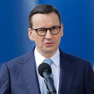 Lengyel kormányfő: Varsó saját képességeit fejleszti, nem szállít hadfelszerelést Kijevnek