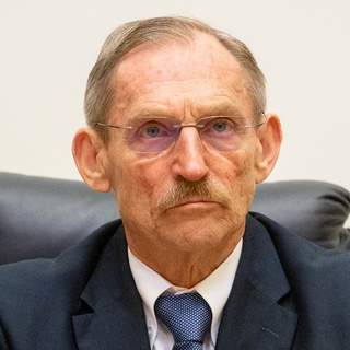 Pintér Sándor hősi halottá nyilvánította az elhunyt rendőrt