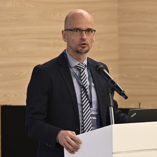 Elismerte az államtitkár, hogy EU-s pénzből épült a ház, amiben családjával él