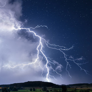 Heves zivatarokra és felhőszakadásra figyelmeztet a meteorológia