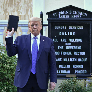 Trump szavazói kopnak ki a templomokból Amerikában