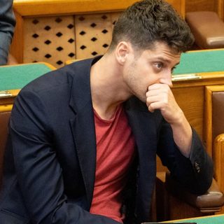 Az ÁSZ az LMP elnökének résztulajdonában lévő cégtől bérel parkolókat
