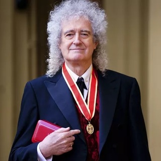 Brian May, a Queen gitárosa segített a NASA első aszteroidamintáját a Földre juttatni
