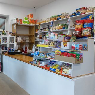 A csőd szélére sodródtak a kisboltok a kötelező akciózás miatt