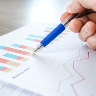 Fontos adatok jönnek a héten, kiderül az is, tovább zuhant-e a boltok forgalma