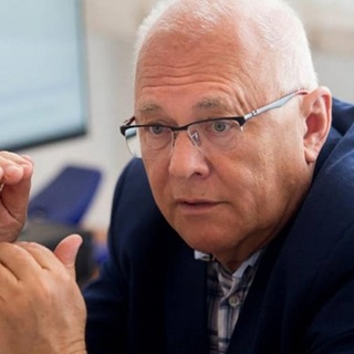 Balázs Péter: Orbán Viktor önmagát helyezi a világ közepébe, és nem az országot