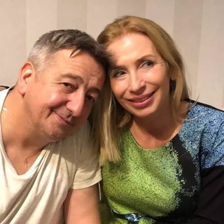 A Bayer Zsolt felesége által vezetett OVSZ haveri cégektől milliárdokért vásárolt PCR-teszteket