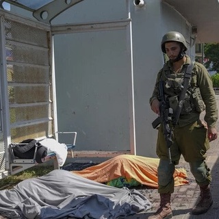 Újabb halottakat és sebesülteket találtak a Hamász fegyvereseitől megtisztított izraeli településeken