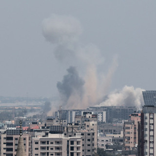 Evakuálják a Gázai övezet melletti települések lakóit Izraelben