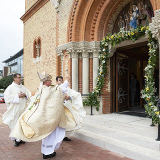 Orbán államtitkára: szükség van a templomokra és az imádságra