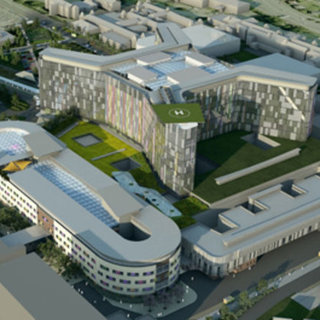 Kocsis Máté neje és a Megafon vezetője öt éve kap fizetést a nem épülő szuperkórház cégétől