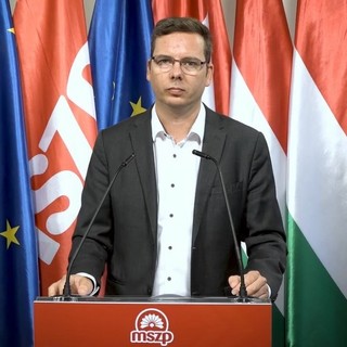 MSZP: vásárolja fel a raktárakban álló gabonát a kormány