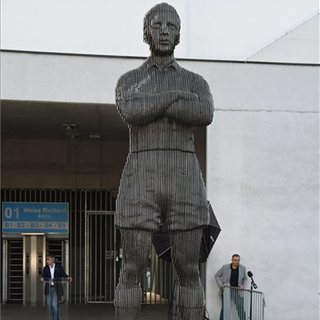 Felavatták Hidegkuti Nándor egész alakos szobrát