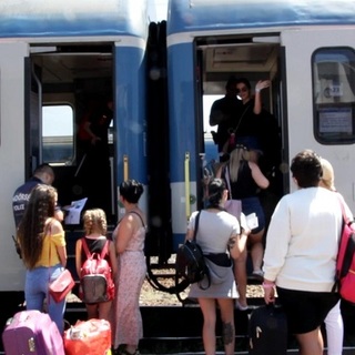 Még mindig tömegével jönnek az ukránok, de mennek is tovább