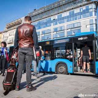 „Beszélő" buszokkal segíti a BKK a látássérült utasok önálló közlekedését