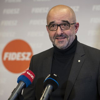 DK-s vezetésű önkormányzat adott munkát Kovács Zoltán feleségének