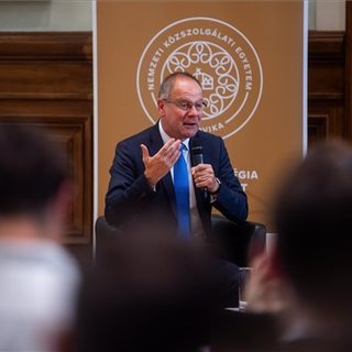 Navracsics most novemberre tippel, hogy megállapodhat az EU-s támogatásokról