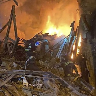 Ukrán helyi vezetők: Oroszország több ukrajnai nagyvárosra mért csapást, áldozatok