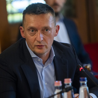 Rogán közölte: jövő nyáron az állam a mobilunkba költözik