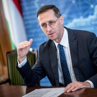 A pénzügyminiszter bejelentette: a magyar kormány kitart a nemzeti függetlenség mellett