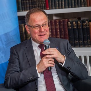 Navracsics Tibor optimista: 2024-2025 már emelkedő pályát hoz