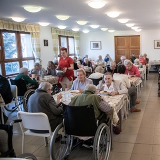 Brutálisan megemelkedett az idősotthonok térítési díja