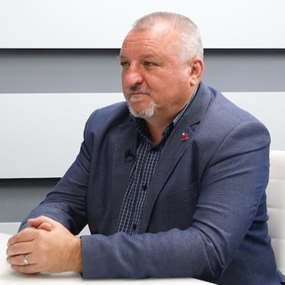 Komjáthi Imre: ha van pénz repülőtér- és Vodafone-vásárlásra, akkor kell lenni az emberekre is