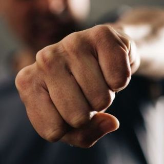 Taxiban ülő szerbeket ütöttek, rúgtak Fradi-szurkolók – videó