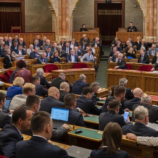 Kérdések megvitatásával folytatta munkáját kedden kora este az Országgyűlés