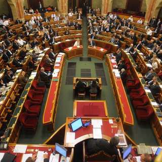 Alkotmánybírósági kitérő után újra elfogadták az állami építési beruházásról szóló törvényt